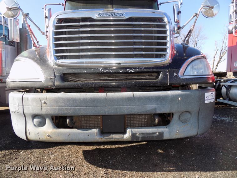 image for item DG2491 2005 Freightliner Columbia semi truck