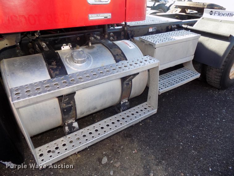 image for item DG2491 2005 Freightliner Columbia semi truck