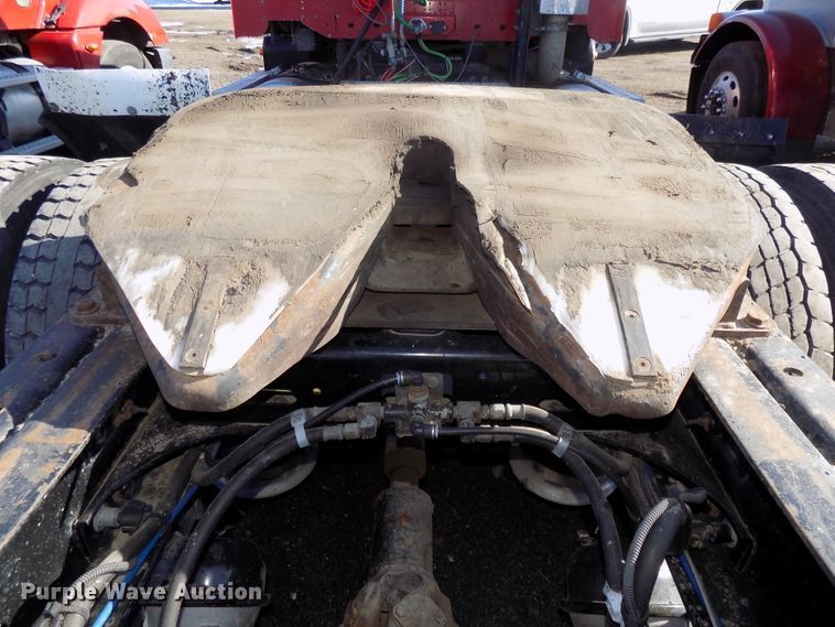 image for item DG2491 2005 Freightliner Columbia semi truck