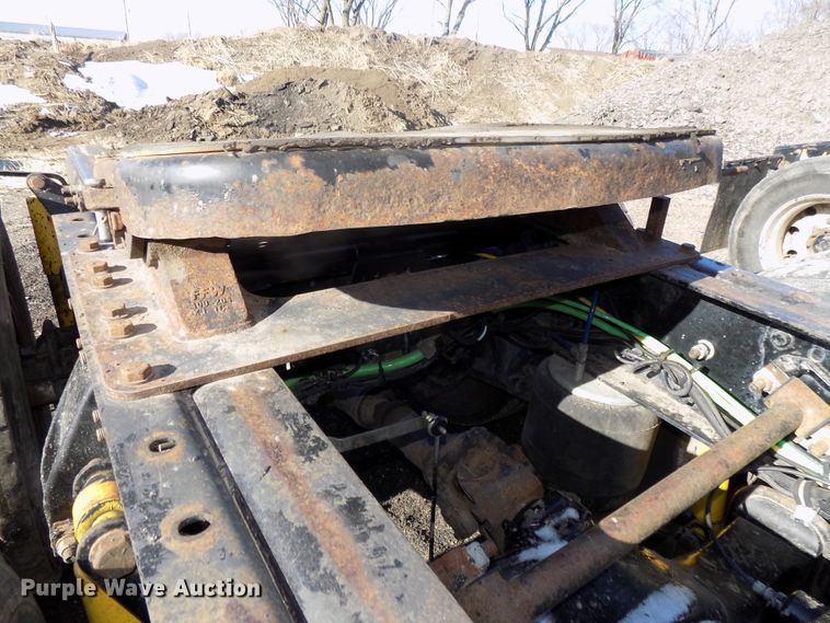 image for item DG2491 2005 Freightliner Columbia semi truck