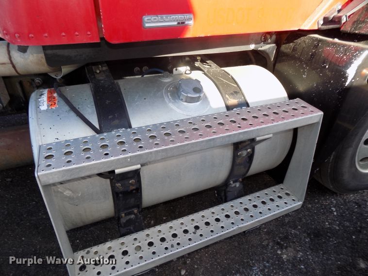 image for item DG2491 2005 Freightliner Columbia semi truck