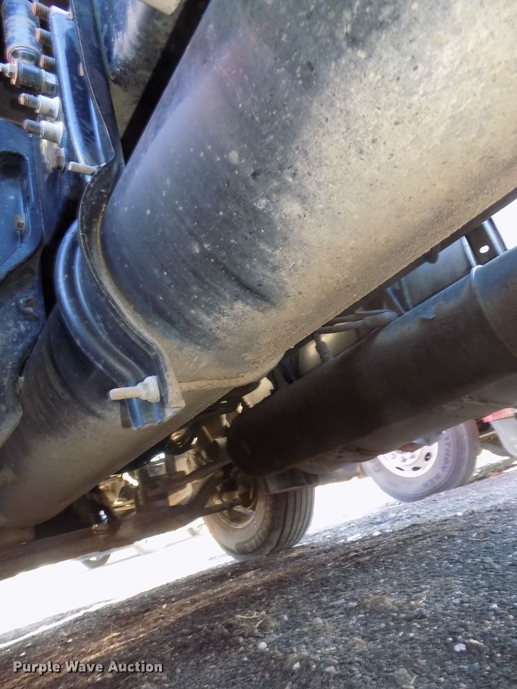 image for item DG2491 2005 Freightliner Columbia semi truck