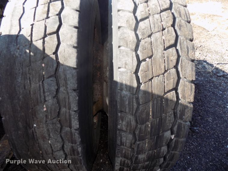 image for item DG2491 2005 Freightliner Columbia semi truck