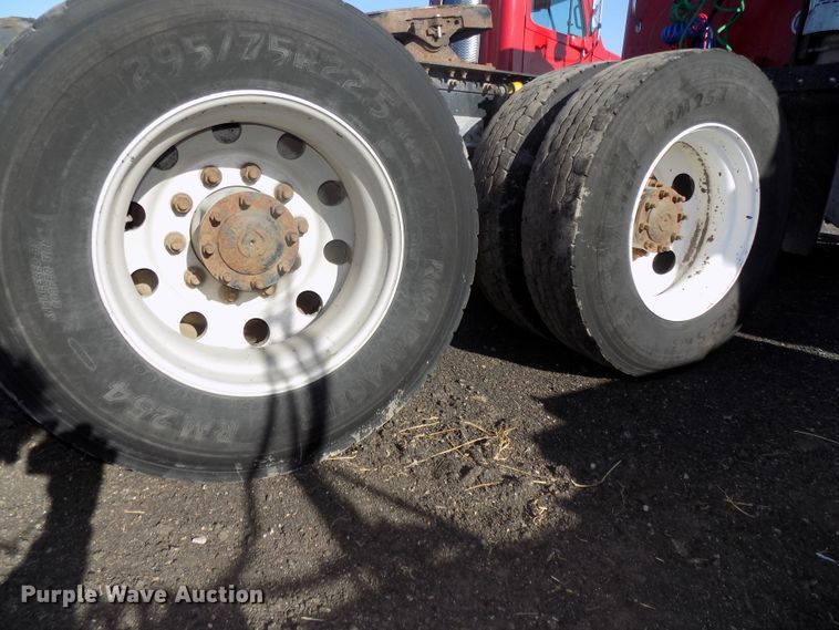 image for item DG2491 2005 Freightliner Columbia semi truck