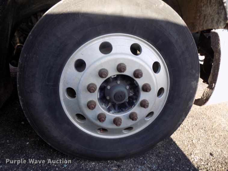 image for item DG2491 2005 Freightliner Columbia semi truck