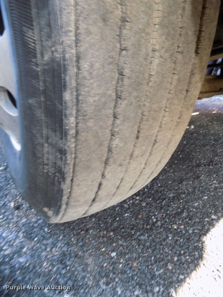 image for item DG2491 2005 Freightliner Columbia semi truck