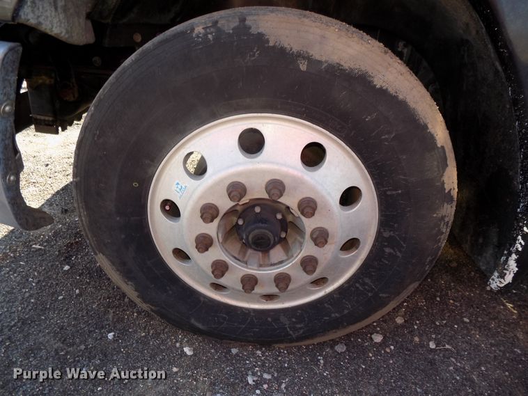 image for item DG2491 2005 Freightliner Columbia semi truck