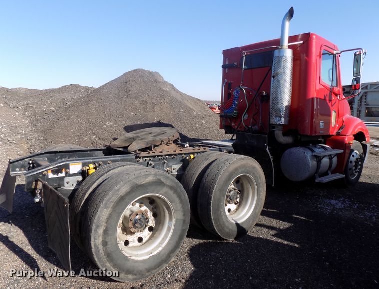 image for item DG2492 2006 Freightliner Columbia semi truck