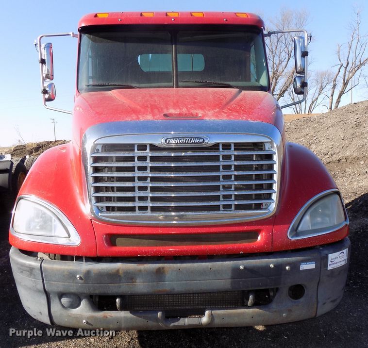 image for item DG2492 2006 Freightliner Columbia semi truck