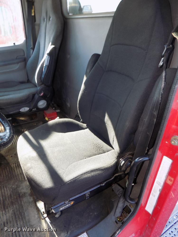 image for item DG2492 2006 Freightliner Columbia semi truck