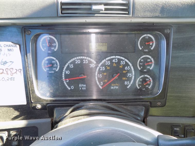 image for item DG2492 2006 Freightliner Columbia semi truck