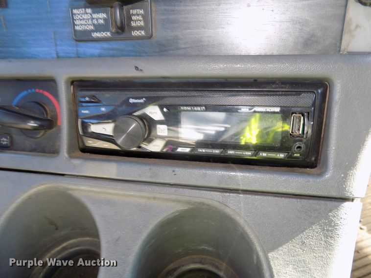 image for item DG2492 2006 Freightliner Columbia semi truck