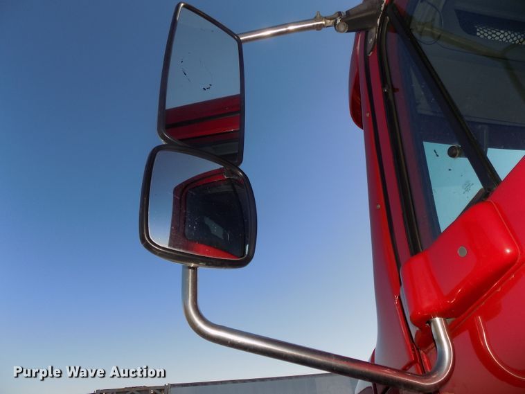 image for item DG2492 2006 Freightliner Columbia semi truck