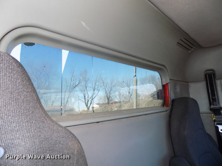 image for item DG2492 2006 Freightliner Columbia semi truck