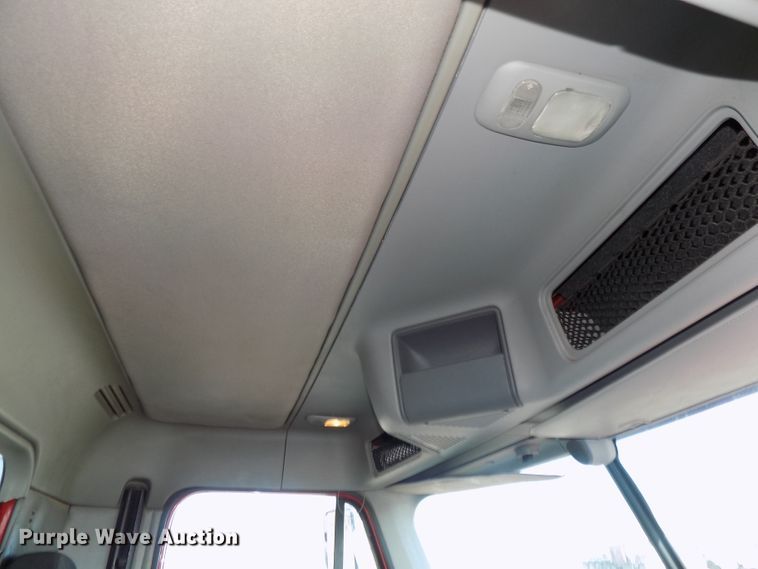 image for item DG2492 2006 Freightliner Columbia semi truck