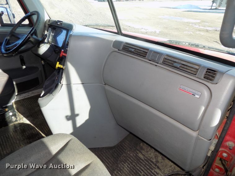 image for item DG2492 2006 Freightliner Columbia semi truck