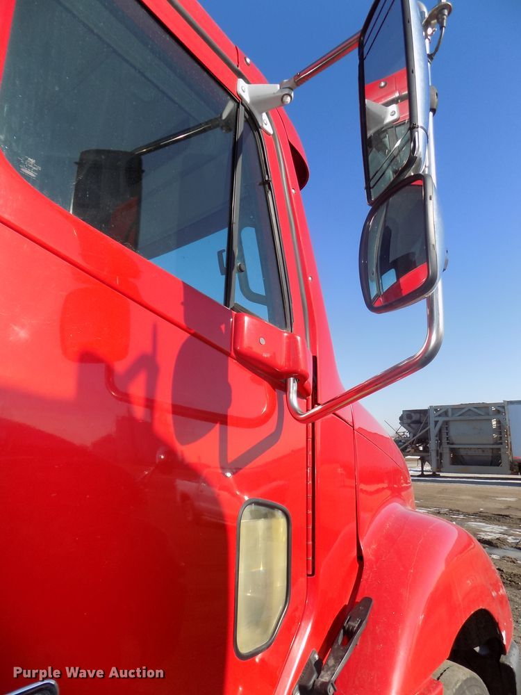 image for item DG2492 2006 Freightliner Columbia semi truck