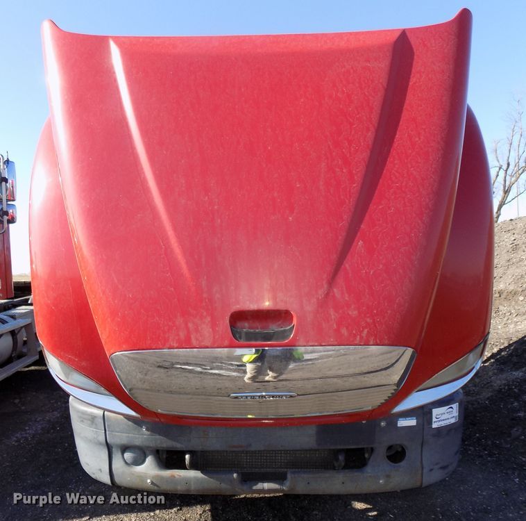 image for item DG2492 2006 Freightliner Columbia semi truck