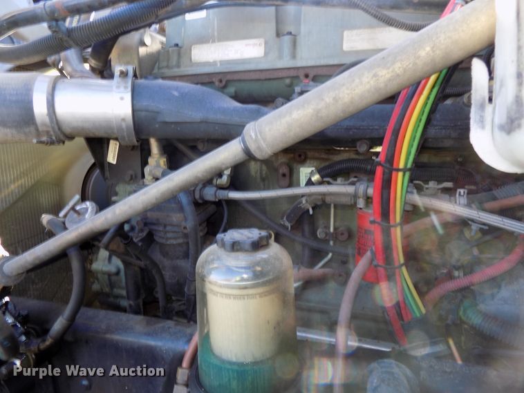 image for item DG2492 2006 Freightliner Columbia semi truck