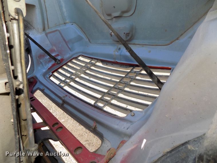 image for item DG2492 2006 Freightliner Columbia semi truck