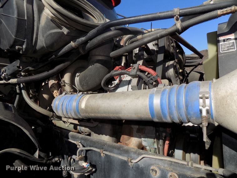 image for item DG2492 2006 Freightliner Columbia semi truck