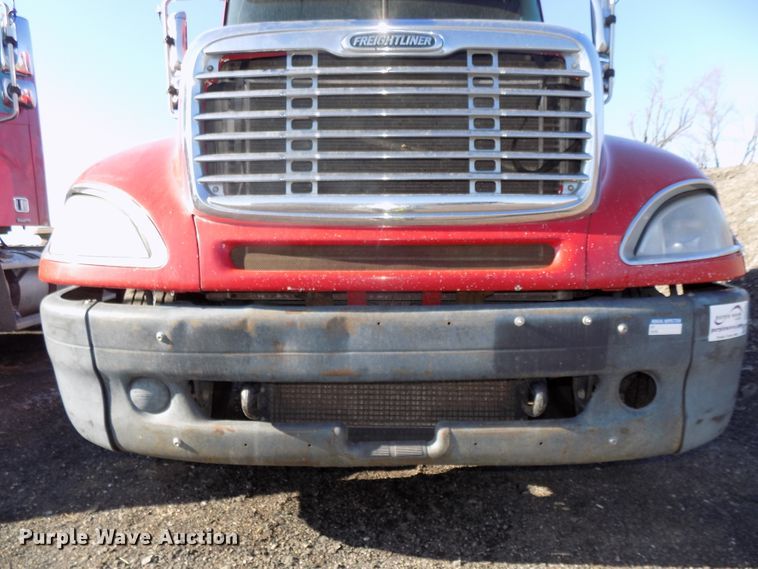 image for item DG2492 2006 Freightliner Columbia semi truck