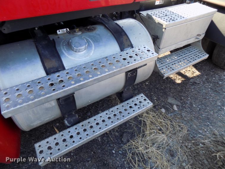 image for item DG2492 2006 Freightliner Columbia semi truck