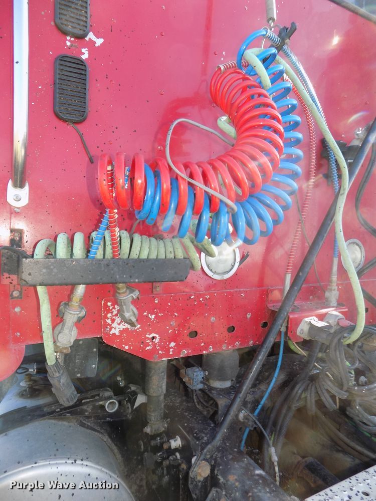 image for item DG2492 2006 Freightliner Columbia semi truck