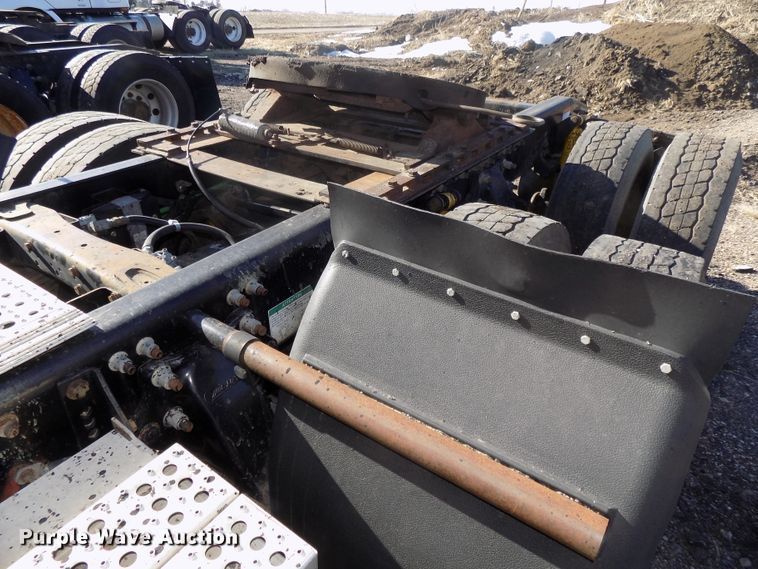 image for item DG2492 2006 Freightliner Columbia semi truck