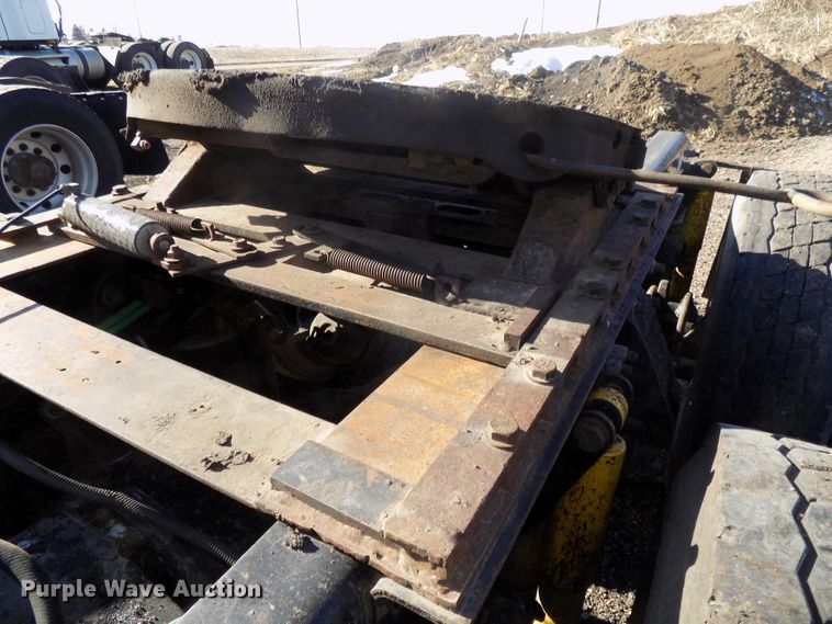 image for item DG2492 2006 Freightliner Columbia semi truck