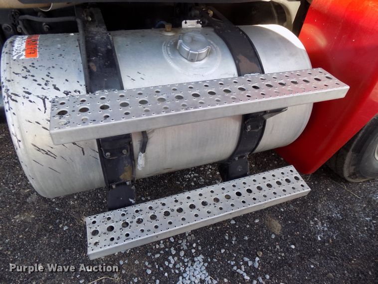 image for item DG2492 2006 Freightliner Columbia semi truck