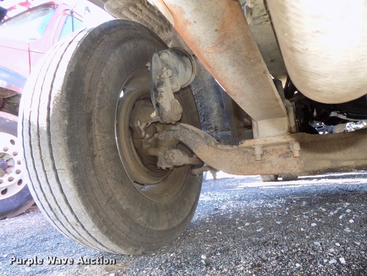 image for item DG2492 2006 Freightliner Columbia semi truck