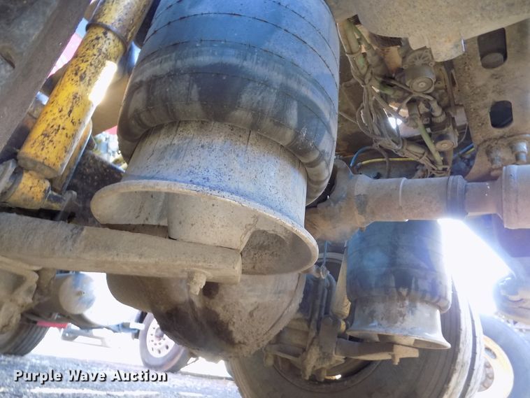 image for item DG2492 2006 Freightliner Columbia semi truck