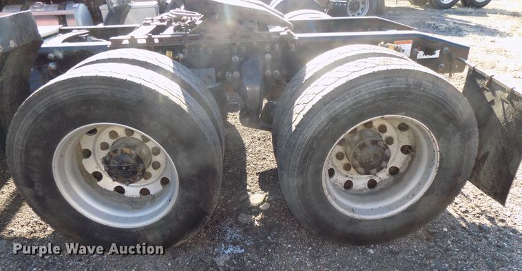 image for item DG2492 2006 Freightliner Columbia semi truck