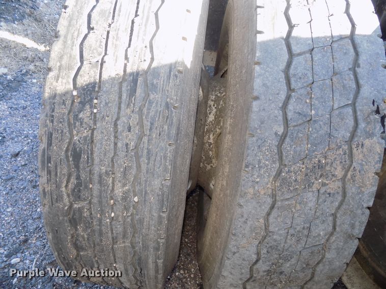 image for item DG2492 2006 Freightliner Columbia semi truck