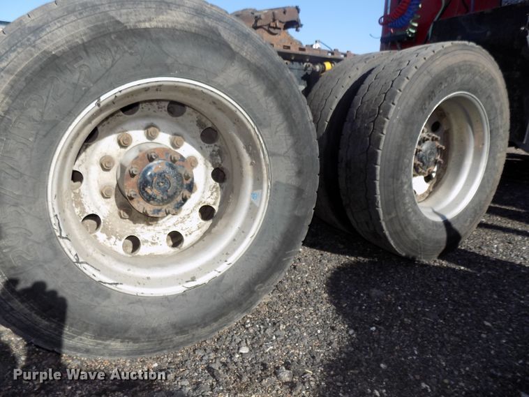 image for item DG2492 2006 Freightliner Columbia semi truck