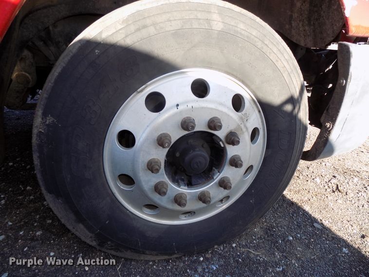 image for item DG2492 2006 Freightliner Columbia semi truck