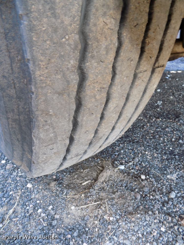 image for item DG2492 2006 Freightliner Columbia semi truck