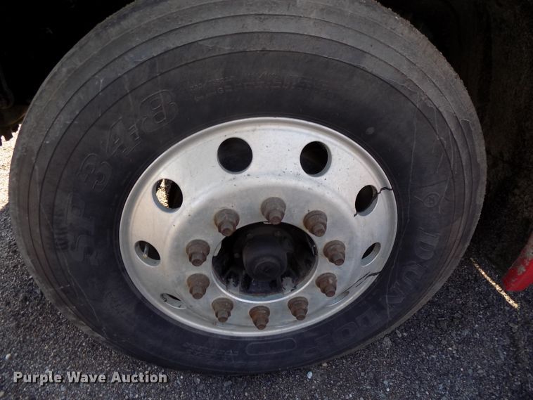 image for item DG2492 2006 Freightliner Columbia semi truck