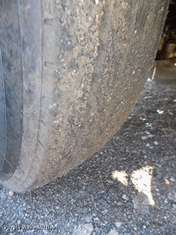 image for item DG2492 2006 Freightliner Columbia semi truck