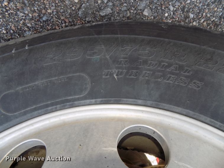 image for item DG2492 2006 Freightliner Columbia semi truck