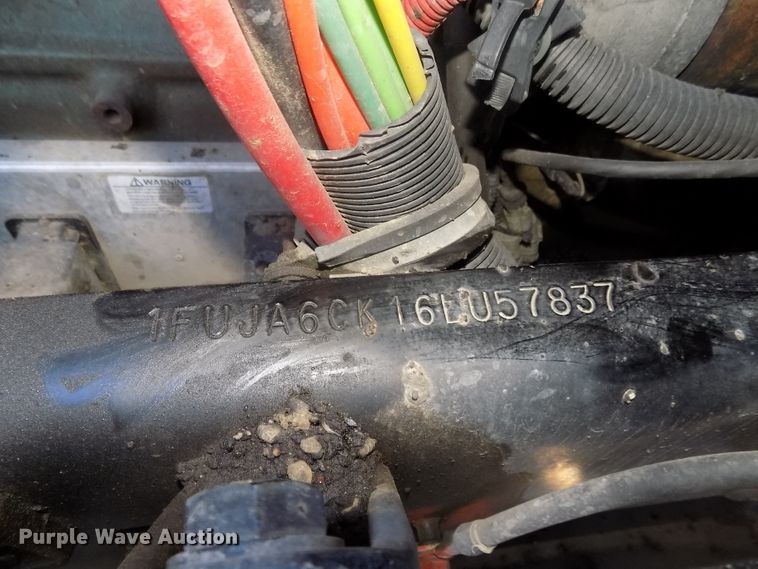 image for item DG2492 2006 Freightliner Columbia semi truck