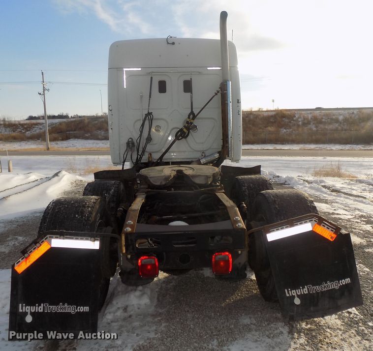 image for item DG2497 2010 Freightliner Cascadia semi truck