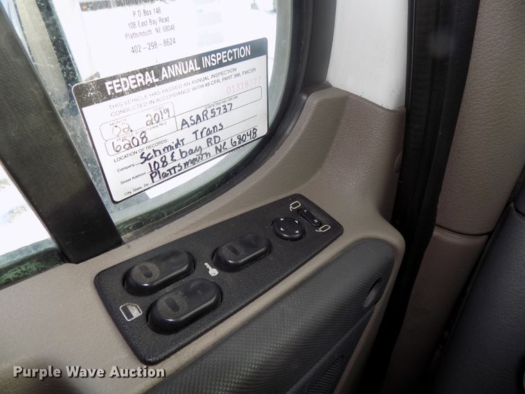 image for item DG2497 2010 Freightliner Cascadia semi truck