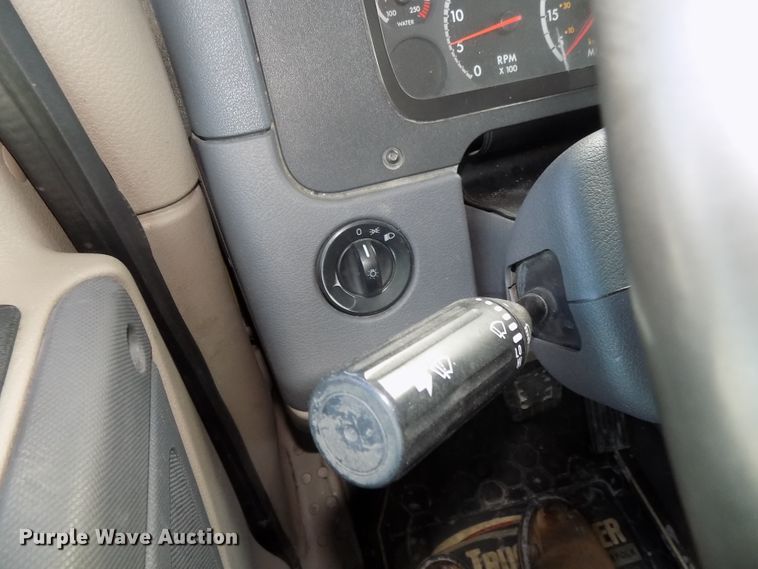 image for item DG2497 2010 Freightliner Cascadia semi truck