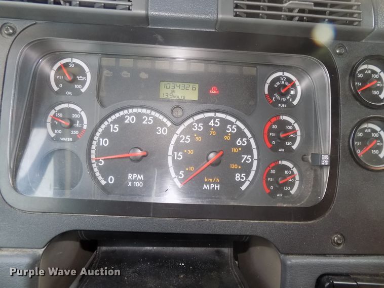 image for item DG2497 2010 Freightliner Cascadia semi truck