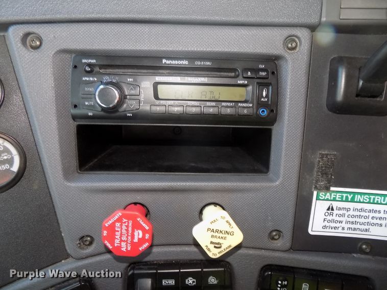 image for item DG2497 2010 Freightliner Cascadia semi truck