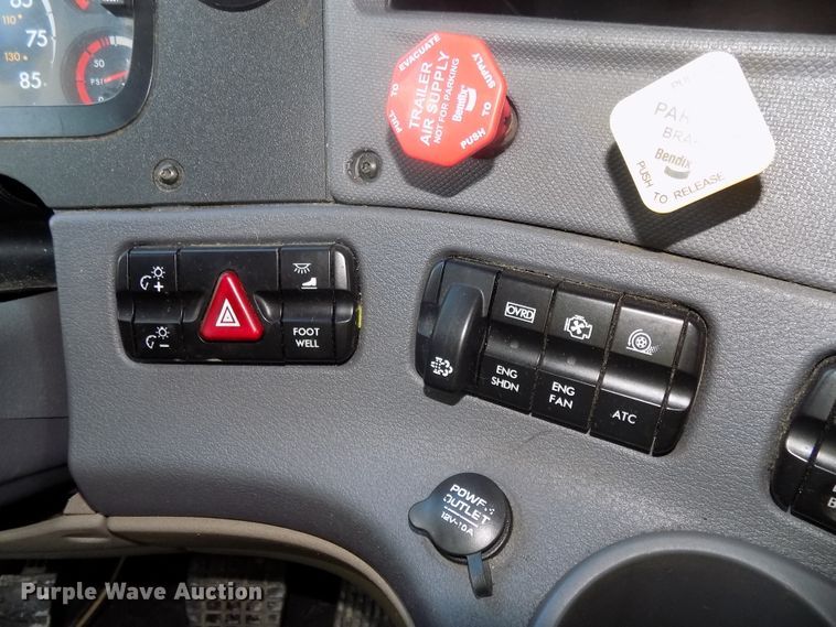 image for item DG2497 2010 Freightliner Cascadia semi truck