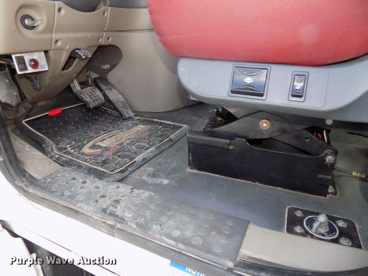 image for item DG2497 2010 Freightliner Cascadia semi truck