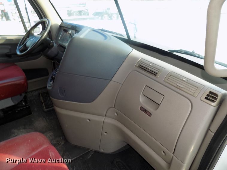 image for item DG2497 2010 Freightliner Cascadia semi truck